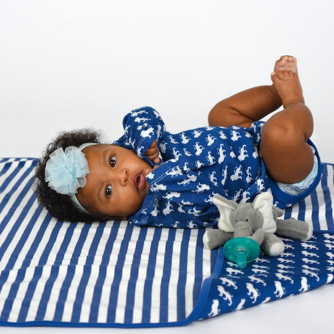 How to Choose the Right Size of Organic Baby Clothes for a Newborn